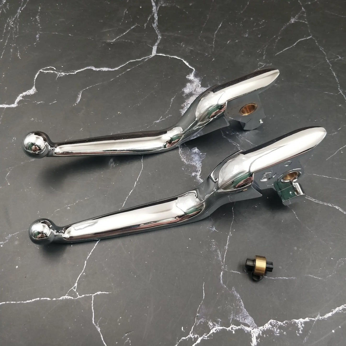 ذراع الفرامل القابض الهيدروليكي لدراجات Harley Touring CVO Street Ultra Classic Electra Glide Road King 04-13